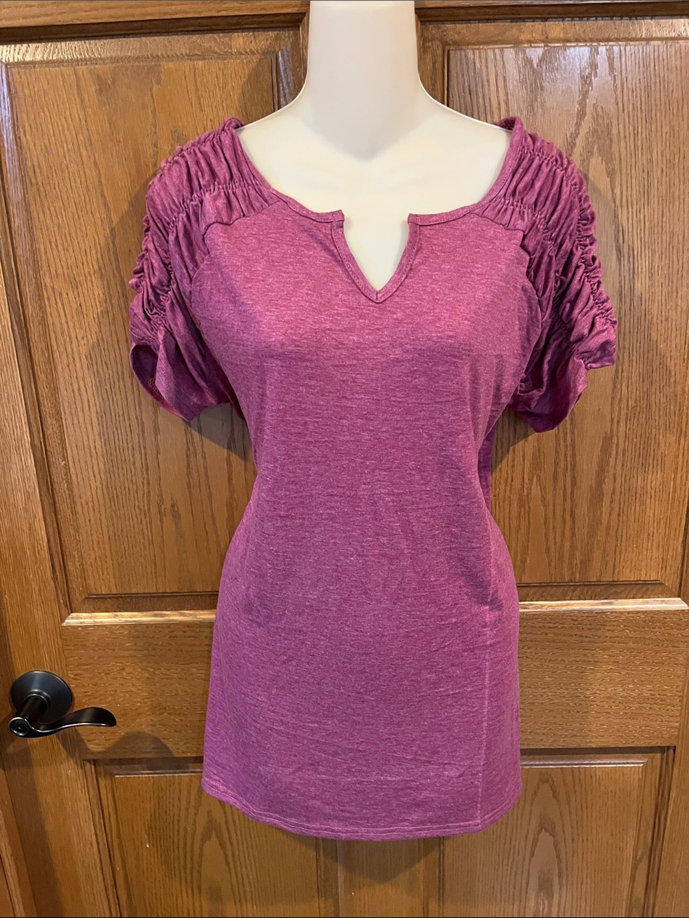 Women's Ruched Sleeve Notch-Neck Tee in Mauve